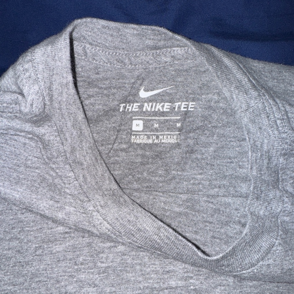 Nike tee - Picture 2 of 2